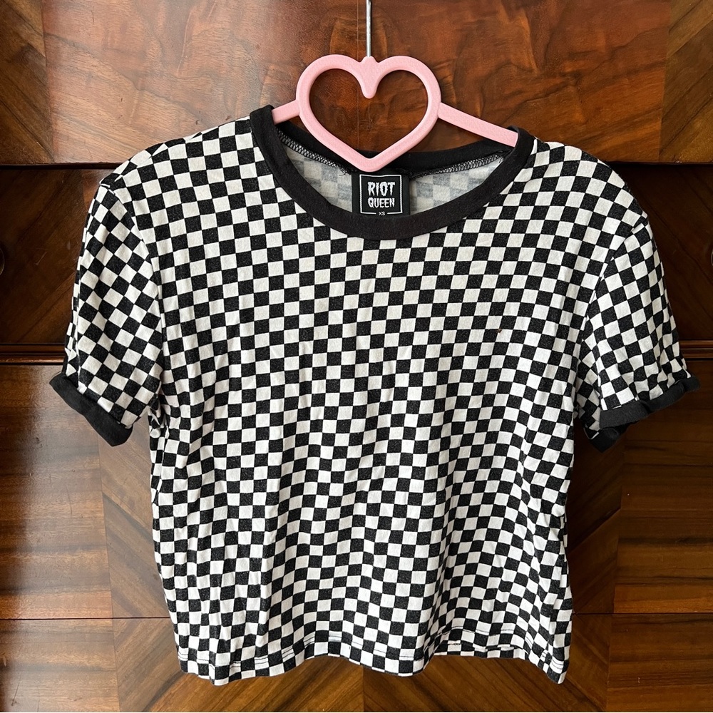 Rad black and white checkerboard crop top!